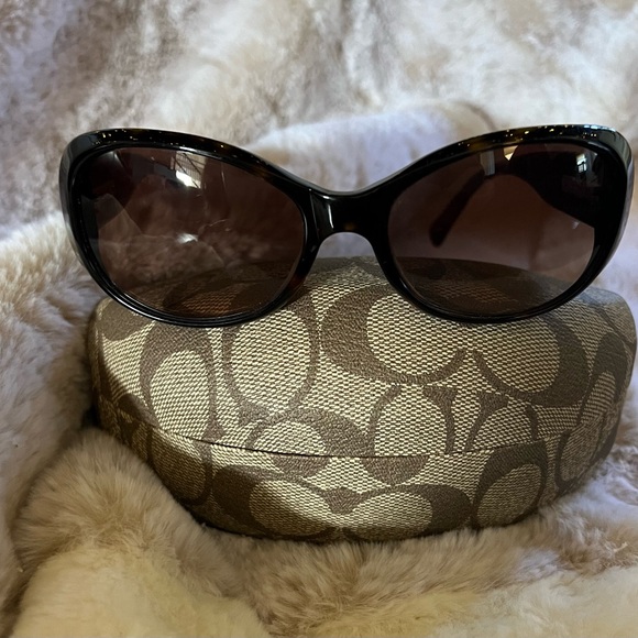 Coach Kendall (S438) Sunglasses - Picture 4 of 8